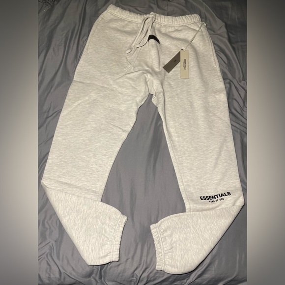 :): ESSENTIALS Fear OF God Sweatpants ( Medium )